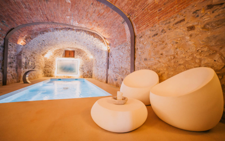 Piscina climatizada con jacuzzi interior (7 x 3 metros)